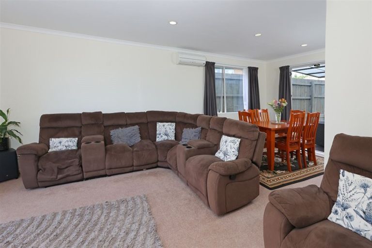 Photo of property in 26 Martin Jugum Lane, Ranui, Auckland, 0612