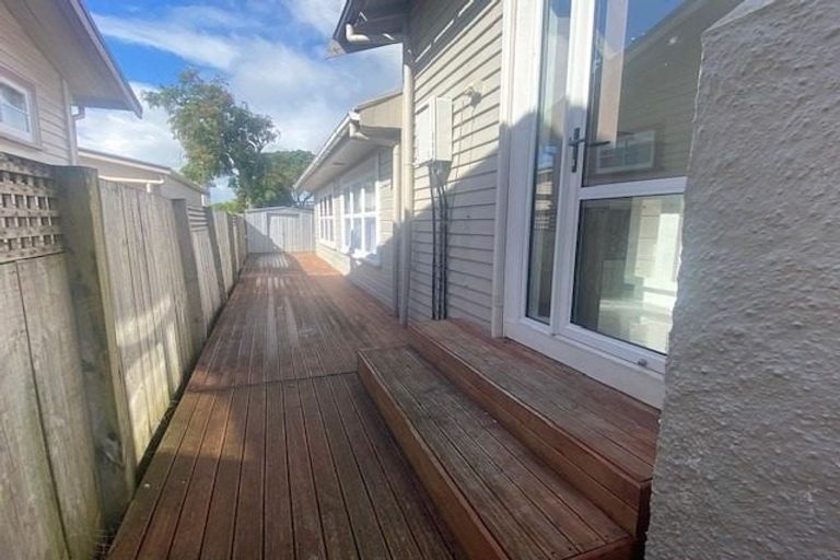 Photo of property in 118a Hutchinson Avenue, New Lynn, Auckland, 0600
