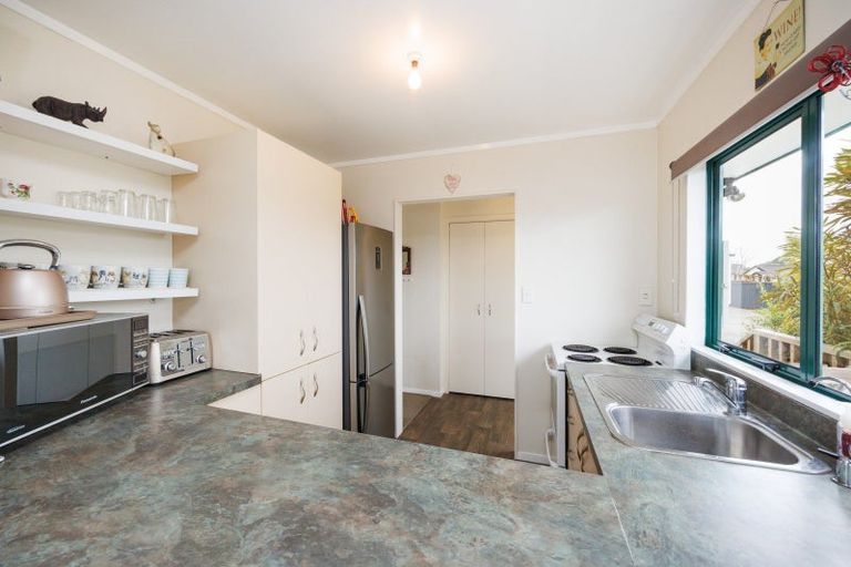 Photo of property in 23 Lydia Place, Kelvin Grove, Palmerston North, 4414