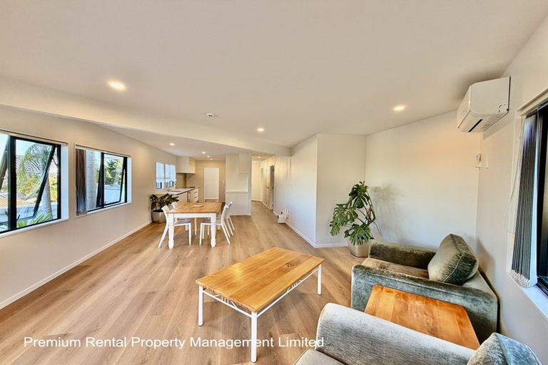 Photo of property in 12 Westergrove Place, West Harbour, Auckland, 0618