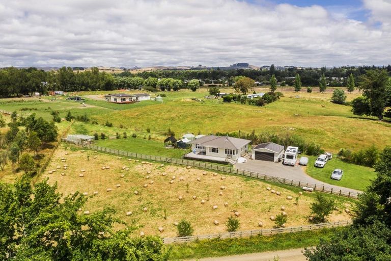 Photo of property in 18 Tiffen Lane, Waipawa, 4210