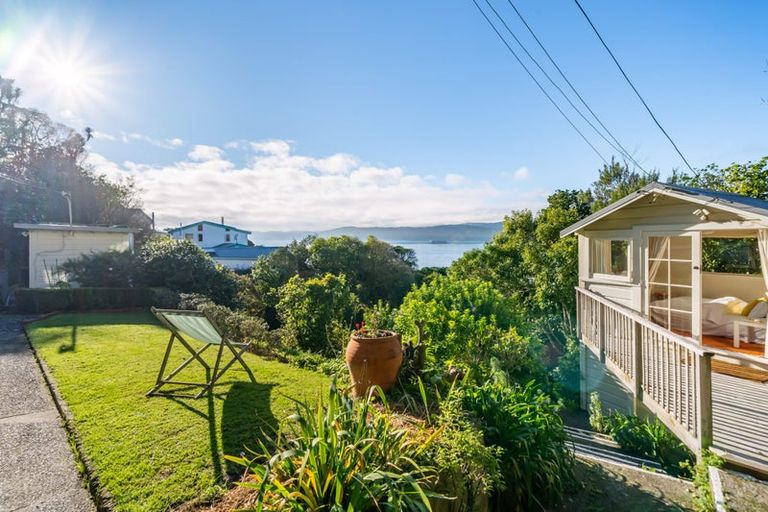 Photo of property in 46 Fortification Road, Karaka Bays, Wellington, 6022