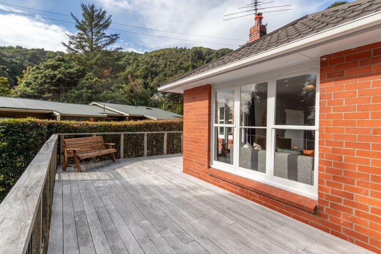 Photo of property in 231 Whites Line East, Waiwhetu, Lower Hutt, 5010