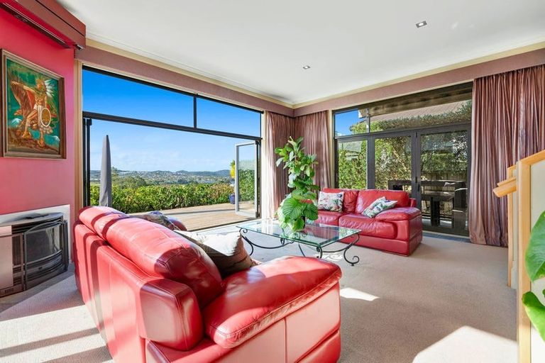 Photo of property in 13 Seagate Place, Red Beach, 0932