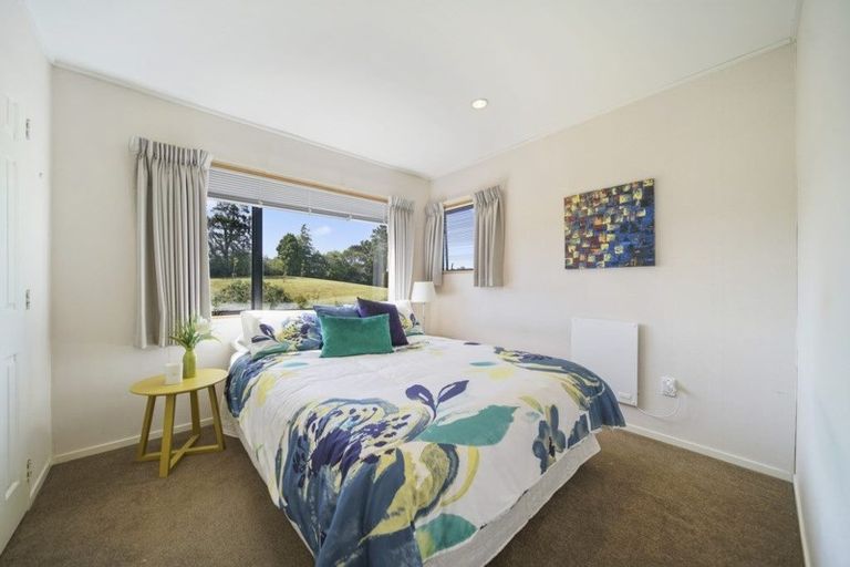 Photo of property in 93a Botany Road, Botany Downs, Auckland, 2010