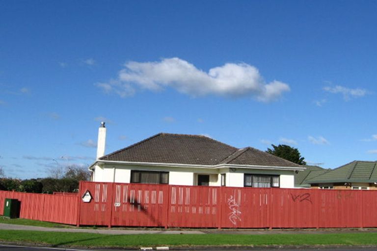 Photo of property in 2/87 Coronation Road, Papatoetoe, Auckland, 2025