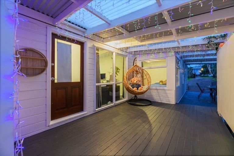 Photo of property in 37 Roberts Road, Te Atatu South, Auckland, 0610