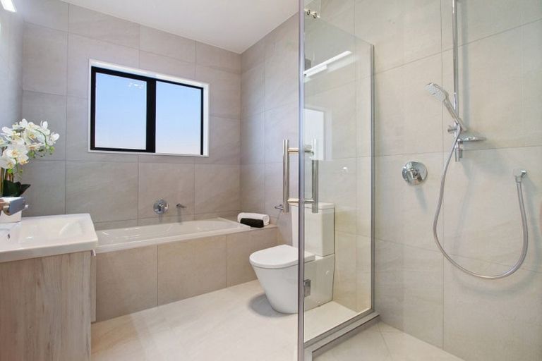 Photo of property in 16 Awa Avenue, Helensville, 0800