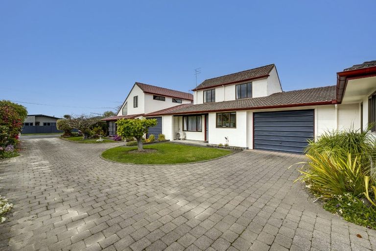 Photo of property in 2/64 Avondale Road, Taradale, Napier, 4112