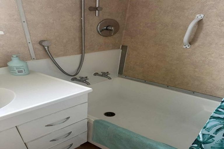 Photo of property in 60 Beazley Avenue, Paparangi, Wellington, 6037