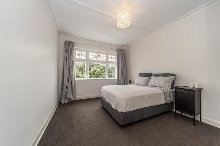 Photo of property in 50 Queens Drive, Lyall Bay, Wellington, 6022