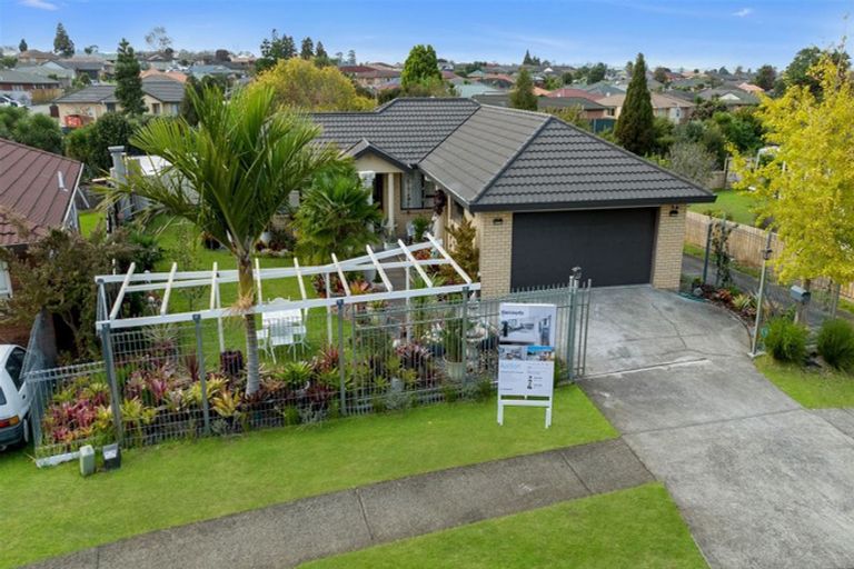 Photo of property in 14 Castlefinn Drive, Weymouth, Auckland, 2103