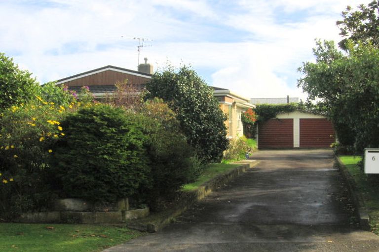 Photo of property in 6 Graham Grove, Waikanae, 5036
