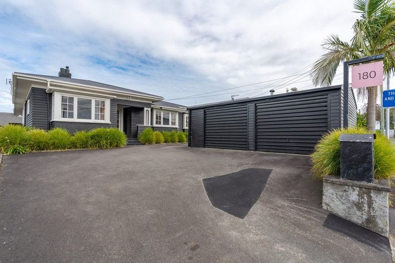 Photo of property in 180 Cambridge Road, Hillcrest, Hamilton, 3216