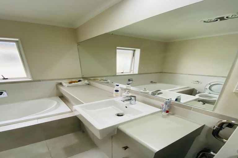 Photo of property in 94 Flat Bush School Road, Flat Bush, Auckland, 2019