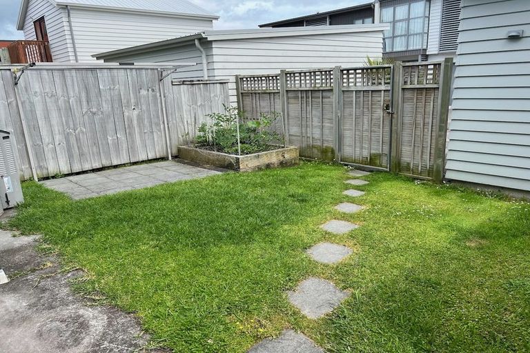 Photo of property in 94 Hobsonville Point Road, Hobsonville, Auckland, 0616
