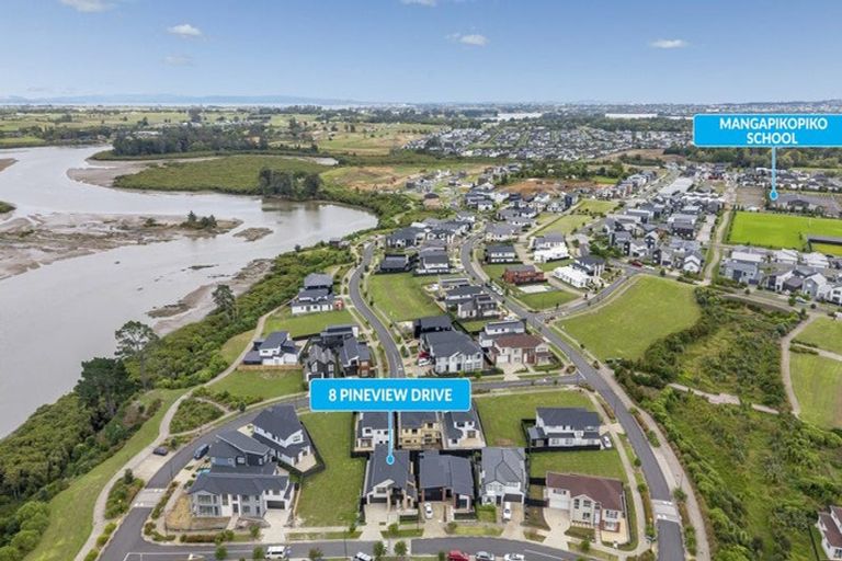 Photo of property in 8 Pineview Drive, Rosehill, Papakura, 2113