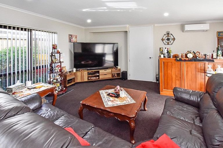 Photo of property in 7 Clendon Place, Manurewa, Auckland, 2102