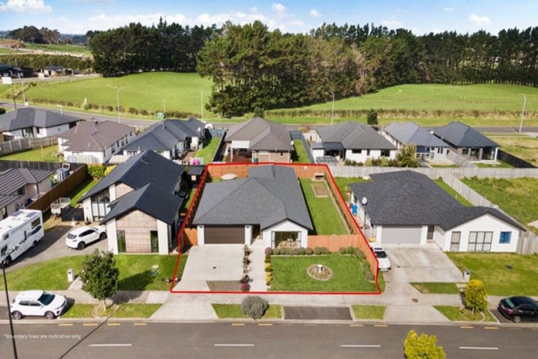 Photo of property in 24 Opouatu Avenue, Glenbrook, 2681