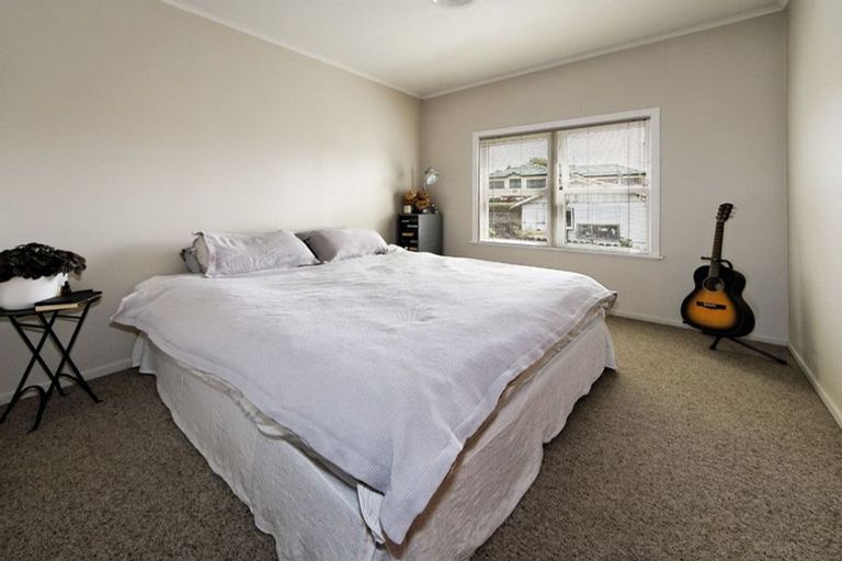 Photo of property in 121 Mcleod Road, Te Atatu South, Auckland, 0610