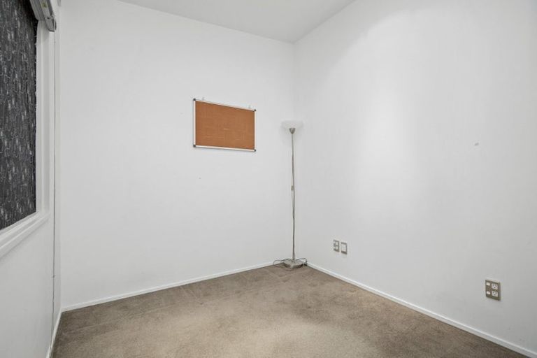 Photo of property in 73 Saddleback Grove, Karori, Wellington, 6012