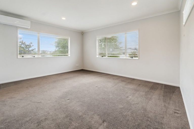 Photo of property in 13 Cornwall Place, Karaka, Papakura, 2113