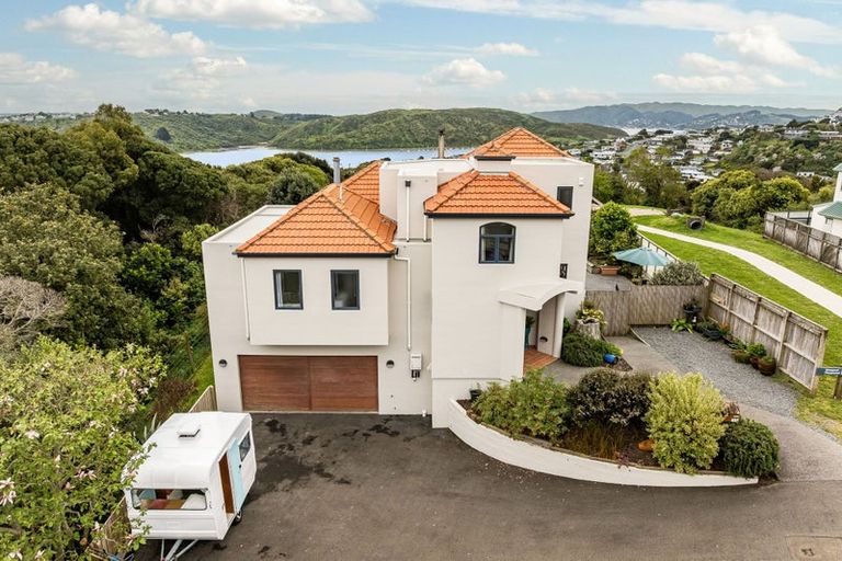 Photo of property in 11 Glengavel Grove, Papakowhai, Porirua, 5024