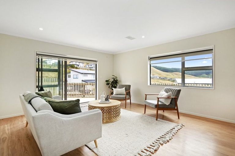 Photo of property in 127 Amesbury Drive, Churton Park, Wellington, 6037