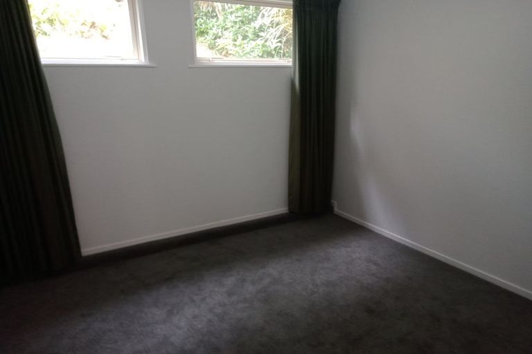 Photo of property in 39 Glenesk Road, Piha, New Lynn, 0772