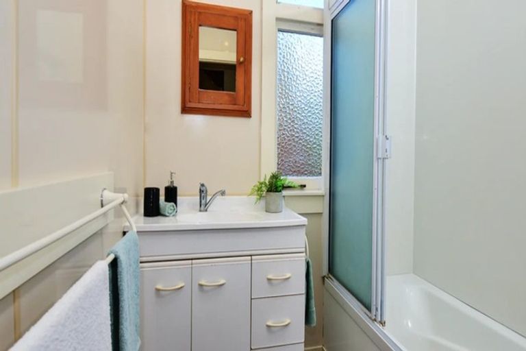 Photo of property in 24 Te Aroha Street, Hamilton East, Hamilton, 3216