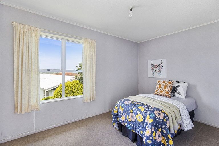 Photo of property in 99 Akaroa Drive, Maupuia, Wellington, 6022