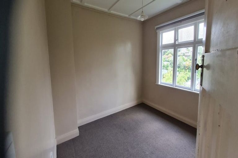 Photo of property in 18 Garden Road, Northland, Wellington, 6012