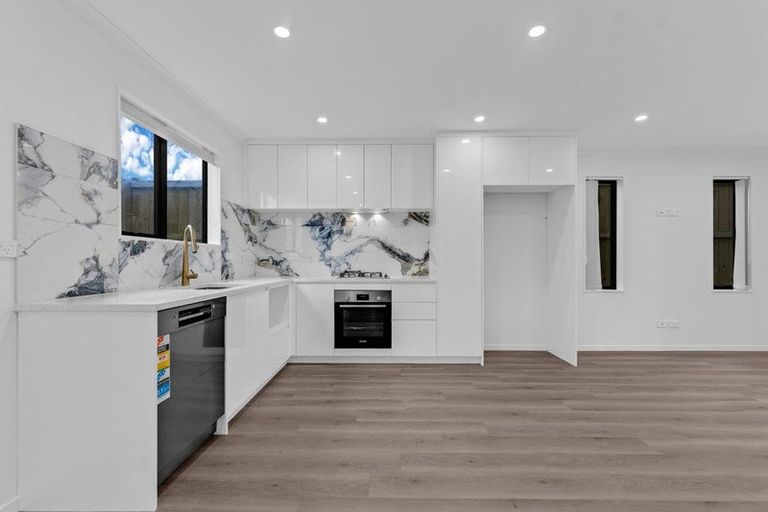Photo of property in 7/100 Seymour Road, Sunnyvale, Auckland, 0612