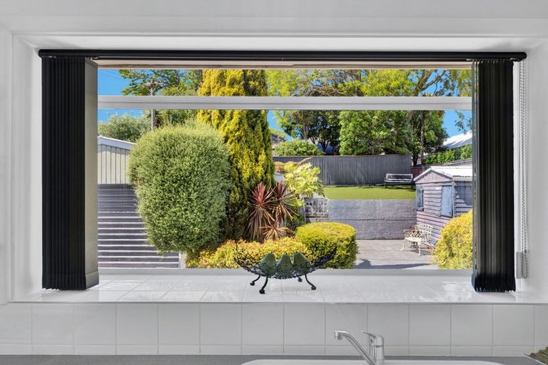 Photo of property in 233 Fifield Terrace, Opawa, Christchurch, 8023