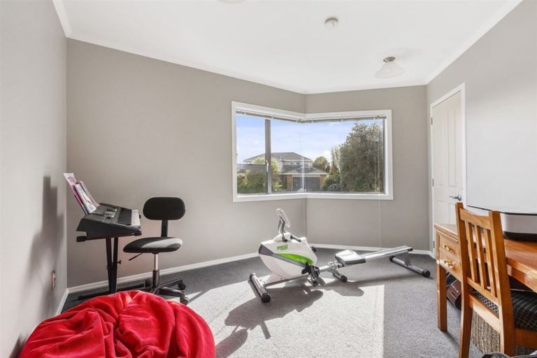 Photo of property in 40 Joseph Banks Drive, Whitby, Porirua, 5024