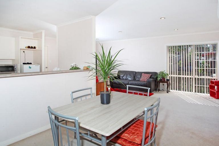 Photo of property in 32a Cutler Street, New Lynn, Auckland, 0600