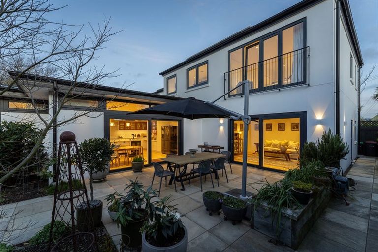 Photo of property in 62a Holly Road, St Albans, Christchurch, 8014