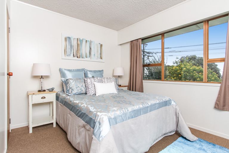 Photo of property in 1/127 Golf Road, Titirangi, Auckland, 0600