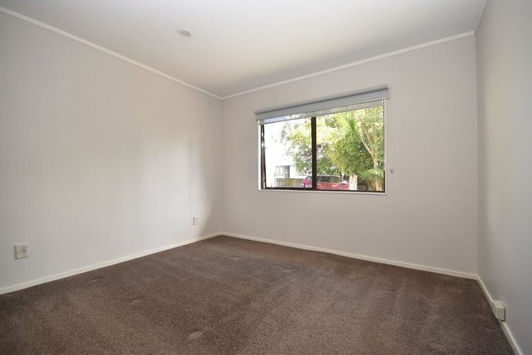 Photo of property in 4 Glen Close, Glen Eden, Auckland, 0602