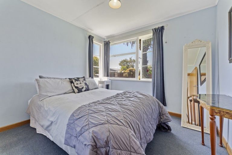 Photo of property in 12 Chester Crescent, West End, Palmerston North, 4410