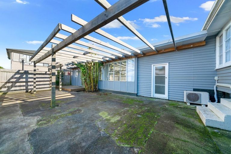 Photo of property in 26 Miller Road, Mangere Bridge, Auckland, 2022