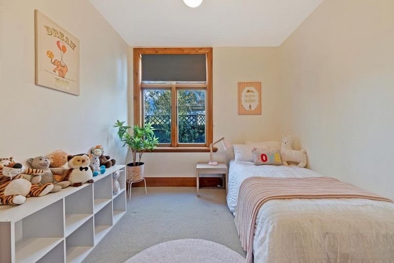 Photo of property in 216 Geraldine Street, Edgeware, Christchurch, 8013