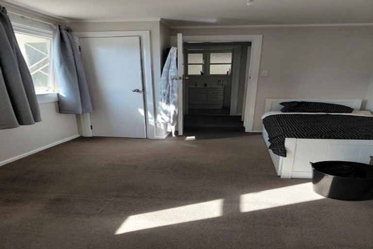 Photo of property in 30 Mana Esplanade, Paremata, Porirua, 5026