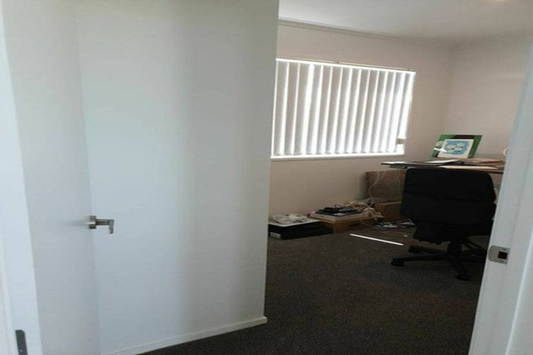 Photo of property in 24/1 Scott Road, Hobsonville, Auckland, 0616