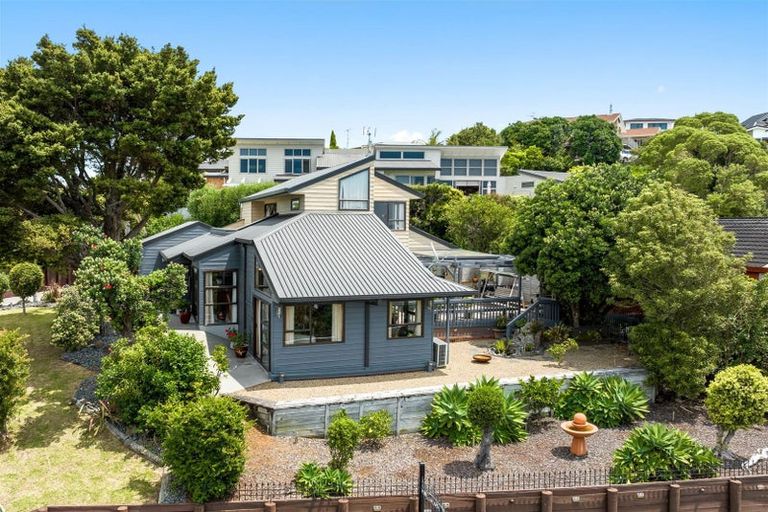 Photo of property in 32 Layton Road, Manly, Whangaparaoa, 0930