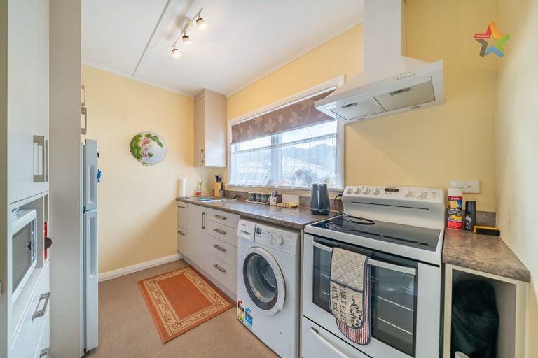 Photo of property in 1/1079 High Street, Taita, Lower Hutt, 5011