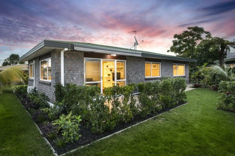 Photo of property in 2/54 Lakeside Drive, Orewa, 0931