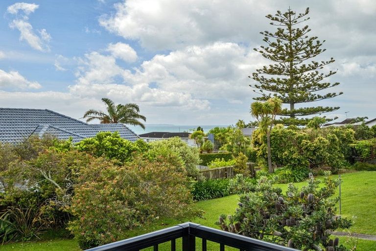 Photo of property in 3/619 Beach Road, Rothesay Bay, Auckland, 0630