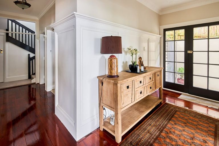 Photo of property in 11 Lower Watt Street, Wadestown, Wellington, 6012