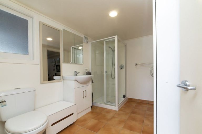 Photo of property in 18 George Herring Place, Glen Eden, Auckland, 0602